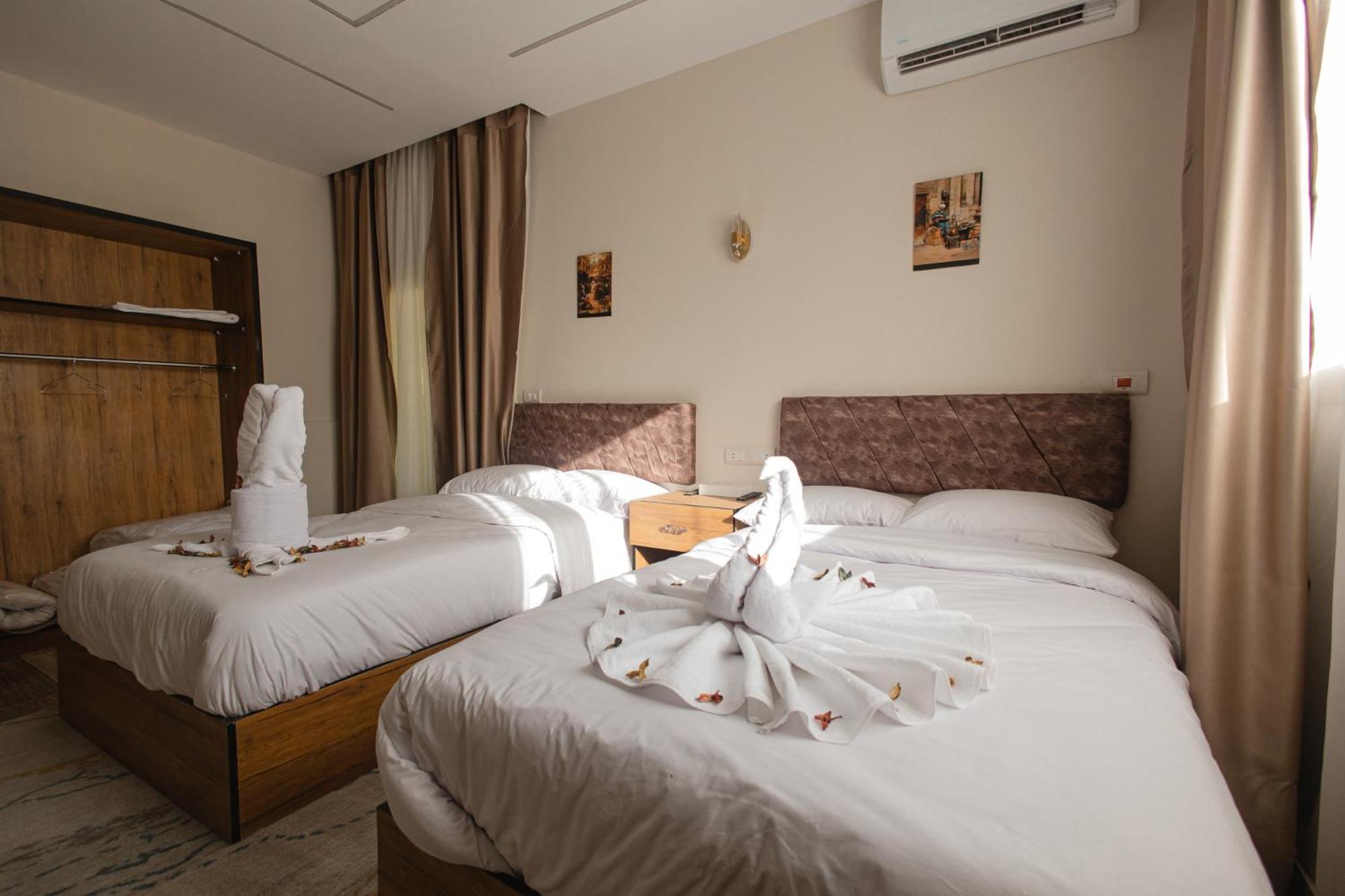 The View Pyramids Hotel Kafrat al Jabal Exterior photo