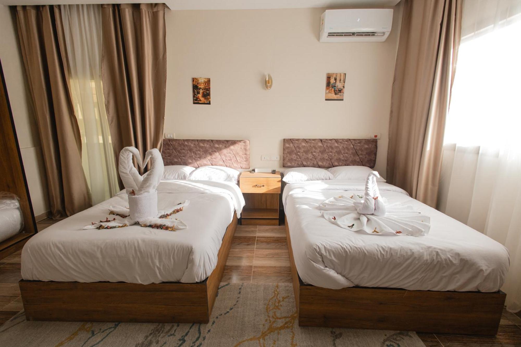 The View Pyramids Hotel Kafrat al Jabal Exterior photo